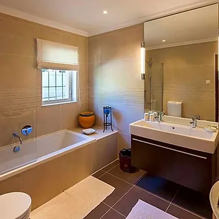 Sleeps 10 Pool Wifi * Lagos